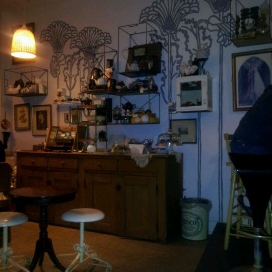 1/31/2012 tarihinde Sa Rah G.ziyaretçi tarafından The Random Tea Room'de çekilen fotoğraf