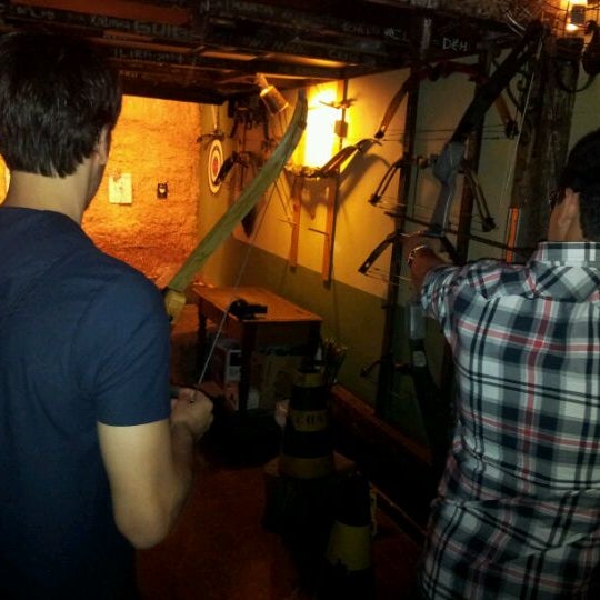 4/15/2012 tarihinde Thiago G.ziyaretçi tarafından Willi Willie Bar e Arqueria'de çekilen fotoğraf