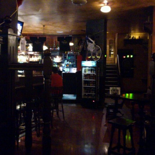 รูปภาพถ่ายที่ Fitzpatrick&#39;s Irish Pub โดย Pau L. เมื่อ 12/26/2011
