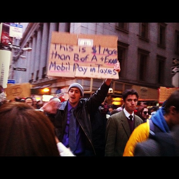 รูปภาพถ่ายที่ 44 Wall Street โดย Jim B. เมื่อ 11/19/2011