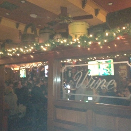 Photo taken at Grasshopper Off The Green by Dave R. on 1/6/2012