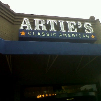 Photo taken at Artie&#39;s by Michelle S. on 8/13/2011