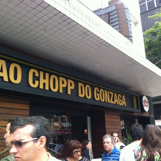 Photo taken at Ao Chopp do Gonzaga by Marcio Y. on 2/12/2012