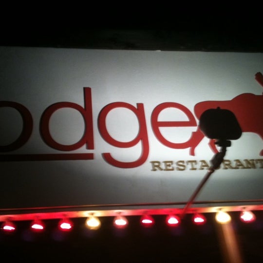 Das Foto wurde bei Lodge Restaurant &amp; Bar von Emily S. am 7/16/2011 aufgenommen
