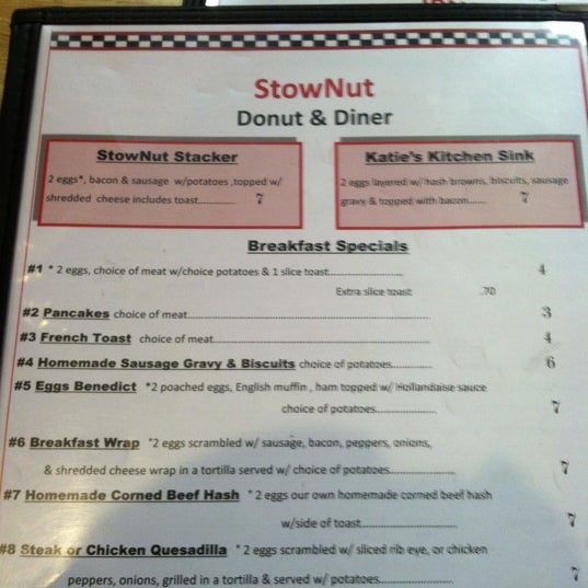 Снимок сделан в StowNut Donut &amp; Diner пользователем Jason T. 12/12/2011