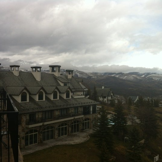 รูปภาพถ่ายที่ The Lodge and Spa at Cordillera โดย Holly B. เมื่อ 4/19/2012