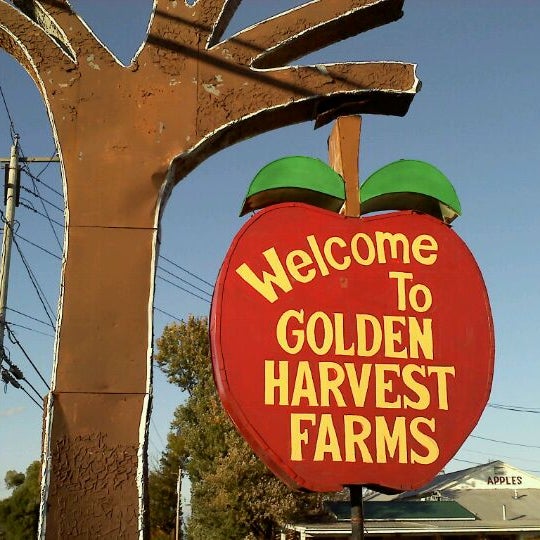 Photo taken at Golden Harvest Farms by Colleen on 10/17/2011