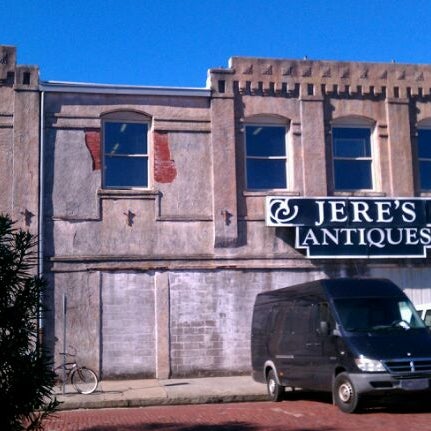 Photo taken at Jere&#39;s Antiques by Jonathan S. on 12/13/2011