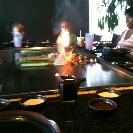 8/2/2012 tarihinde Victoria A.ziyaretçi tarafından 1025 Ruyi Japanese Steakhouse'de çekilen fotoğraf