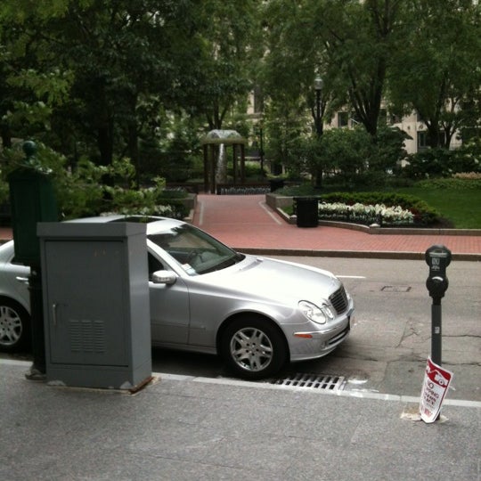 6/16/2012 tarihinde Riyad M.ziyaretçi tarafından Downtown Harvard Club of Boston'de çekilen fotoğraf