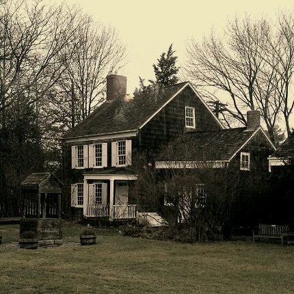 12/27/2011에 Sean K.님이 Walt Whitman Birthplace에서 찍은 사진