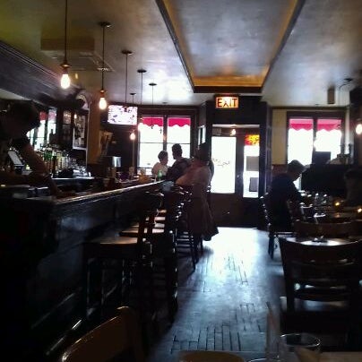 Foto tomada en Benjamin Restaurant &amp; Bar  por Melissa H. el 5/21/2012