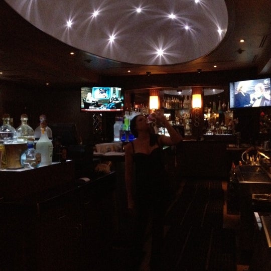 Foto scattata a BJ&#39;s Cocktail Lounge South da Richard W. il 3/28/2012