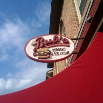 Photo taken at Bub&#39;s Burgers &amp; Ice Cream by Jeansoo C. on 9/21/2011