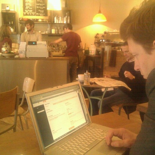 Das Foto wurde bei The Shrewsbury Coffeehouse von james w. am 10/28/2011 aufgenommen