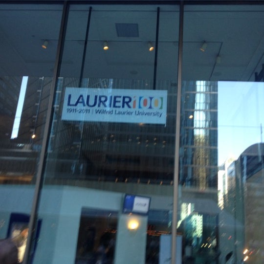 Foto tirada no(a) Laurier Toronto por Randall H. em 8/22/2012