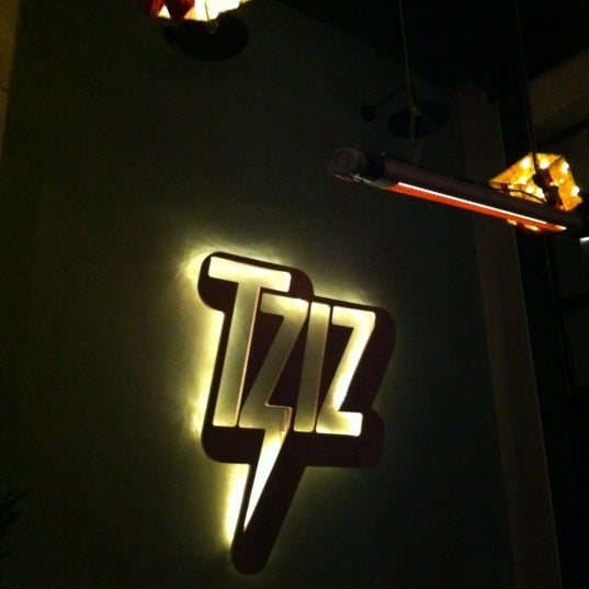 รูปภาพถ่ายที่ TZIZ โดย trahanas เมื่อ 12/10/2011