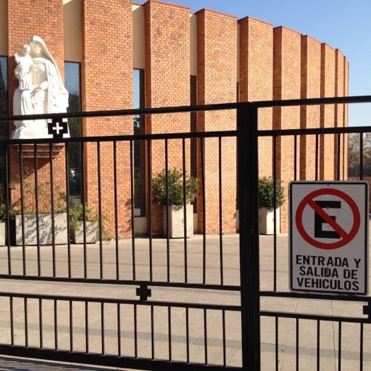 Photo taken at Parroquia Nuestra Señora del Rosario by Rodrigo M. on 6/2/2012