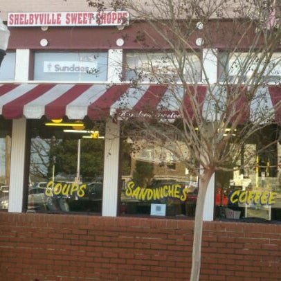Foto scattata a Shelbyville Sweet Shop da Jimmy O. il 3/1/2012