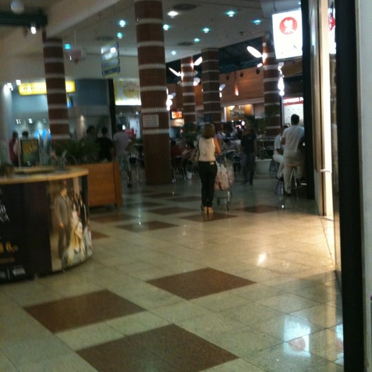 Photo taken at Shopping Vale do Aço by Celina G. on 1/23/2012