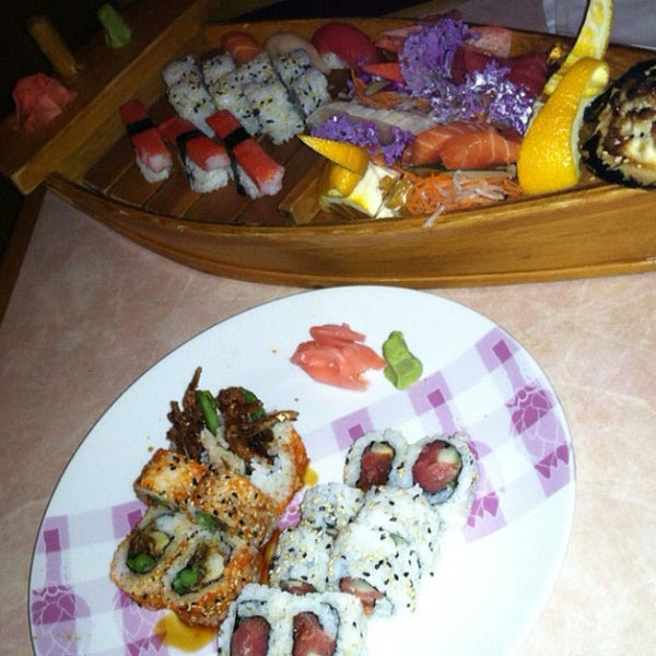Photo taken at Sakura Sushi Japanese Restaurant by Danielle O. on 6/20/2012