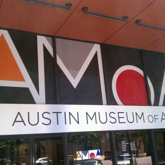 Foto diambil di Austin Museum of Art oleh David V. pada 8/21/2011