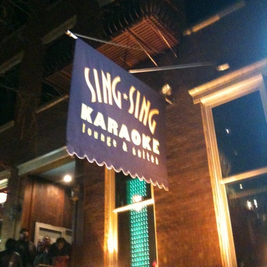 Das Foto wurde bei Sing Sing Karaoke von J. D. am 4/15/2011 aufgenommen