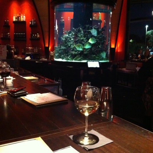Foto diambil di Stingray Sushi oleh Johnny W. pada 1/19/2011