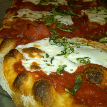 Photo taken at Joe&#39;s Pizza by Lorenzo C. on 5/1/2011