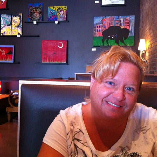 6/20/2012 tarihinde Shannon S.ziyaretçi tarafından Cosmo Cafe &amp; Bar'de çekilen fotoğraf
