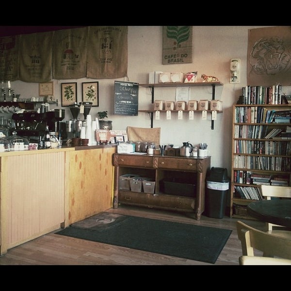 3/6/2012 tarihinde Justen M.ziyaretçi tarafından Paper Tiger Coffee Roasters'de çekilen fotoğraf