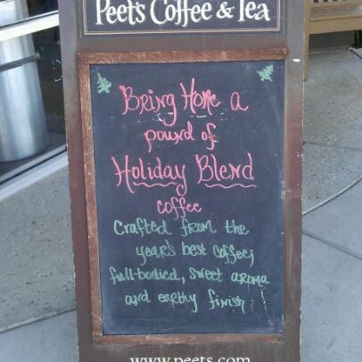 12/24/2011 tarihinde Matt H.ziyaretçi tarafından Peet&#39;s Coffee &amp; Tea'de çekilen fotoğraf