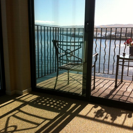 รูปภาพถ่ายที่ Monterey Bay Inn โดย Y&#39;ello เมื่อ 11/30/2011