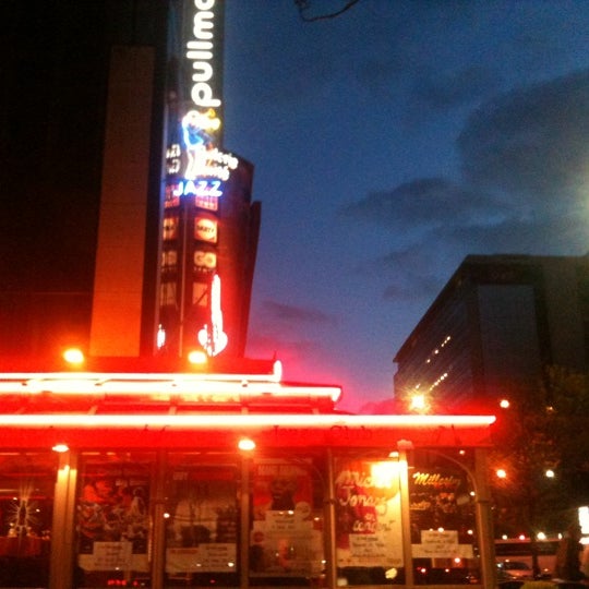 Foto tirada no(a) Le Petit Journal Montparnasse por Marc P. em 4/16/2012