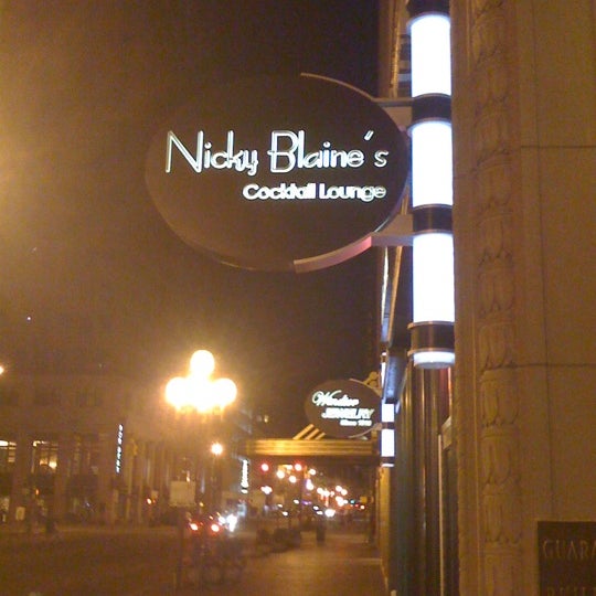 Foto scattata a Nicky Blaine&#39;s Cocktail Lounge da Ben L. il 1/18/2011