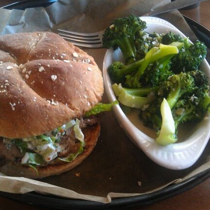 1/13/2012にZach W.がKickstand Burgers -n- Barで撮った写真