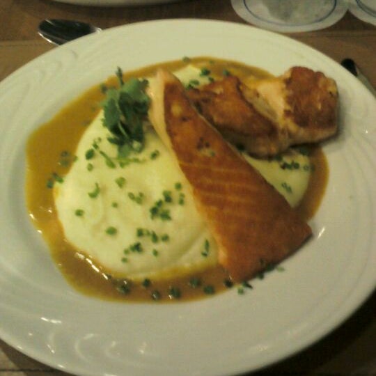 Foto diambil di Amaranto Restaurante oleh @lilibollero pada 9/13/2011