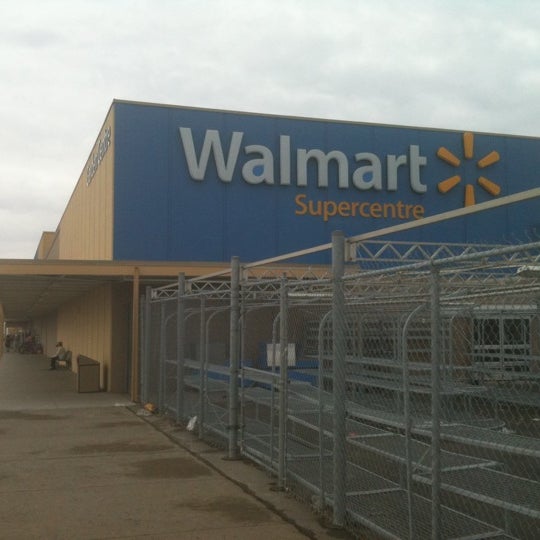 10/12/2011에 Hans L.님이 Walmart Supercentre에서 찍은 사진