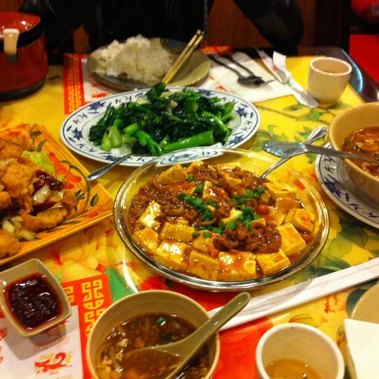 รูปภาพถ่ายที่ Din Ho Chinese BBQ โดย Josh L. เมื่อ 1/19/2012