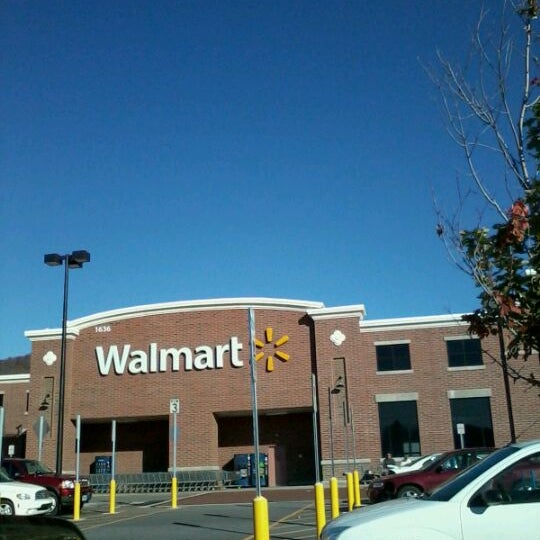 Walmart Supercenter Ashevilleの大型店
