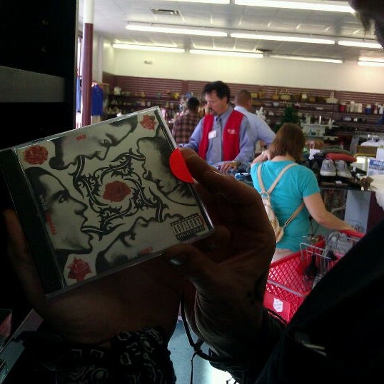Photo prise au The Salvation Army Family Store &amp; Donation Center par Nicholas P. le12/26/2011