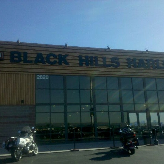 Das Foto wurde bei Black Hills Harley-Davidson von Dawn H. am 9/8/2011 aufgenommen