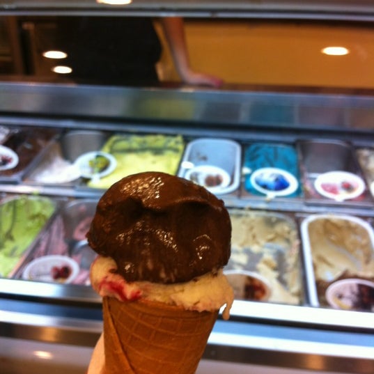 5/13/2012にLaura L.がMezzo Icecream &amp; Coffeeで撮った写真