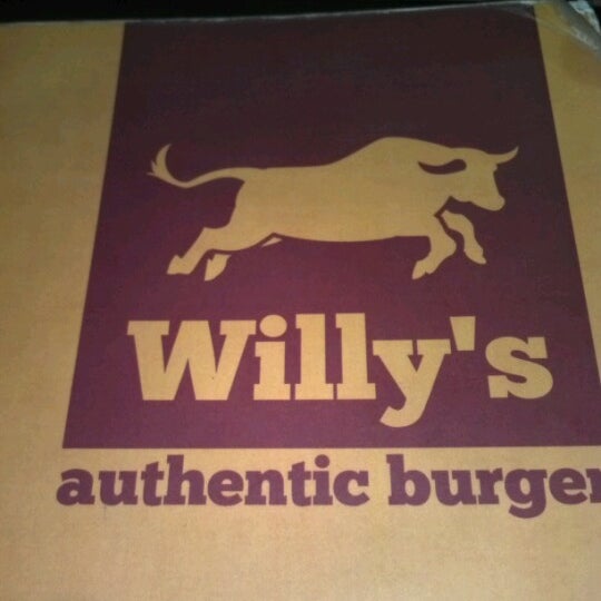 Foto tirada no(a) Willy&#39;s Authentic Burger por Danilo em 6/24/2012