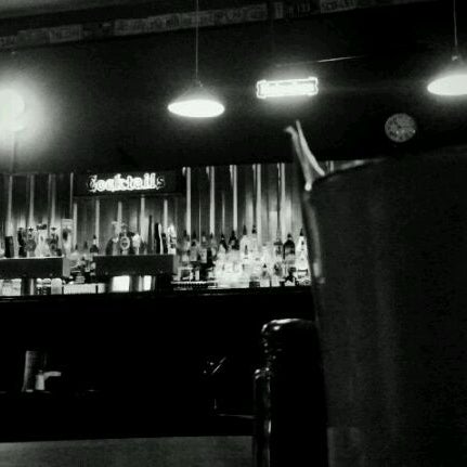 2/18/2012 tarihinde Krystofer G.ziyaretçi tarafından Skylark Cafe &amp; Club'de çekilen fotoğraf