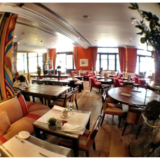 Photo taken at Oscar Bar &amp; Restaurant by Mick Y. on 6/23/2012