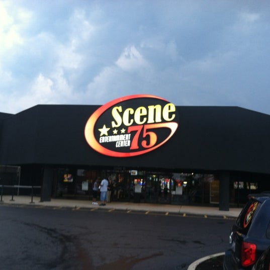 Photo prise au Scene75 Entertainment Center par Steven R. le9/7/2012