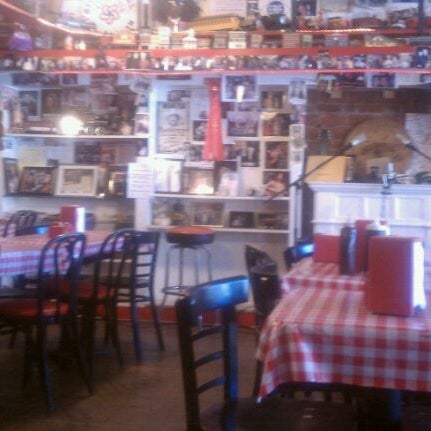 9/30/2011にRichard C.がThe Bar-B-Que Caboose Cafeで撮った写真