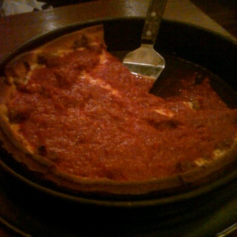 รูปภาพถ่ายที่ D&#39;Agostinos Pizza and Pub Park Ridge โดย Charissa S. เมื่อ 2/22/2012