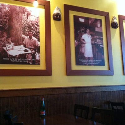 9/2/2012 tarihinde Pete C.ziyaretçi tarafından PD Pizza'de çekilen fotoğraf